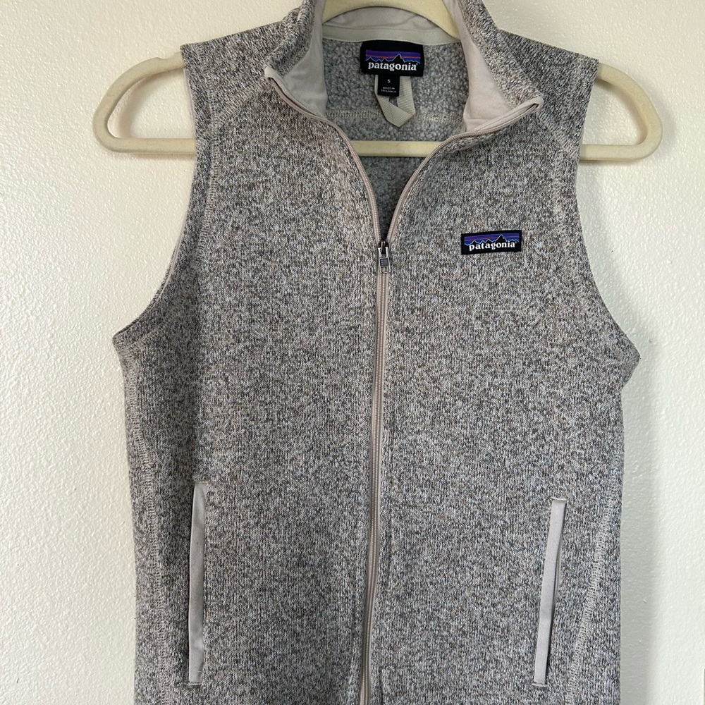 Patagonia - Women’s Size S - Full Zip Vest Birch White/Tan - Great Condition!
